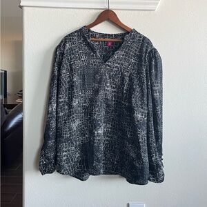 Vince Camuto Black Print Satin Long Sleeve V-Neck Blouse